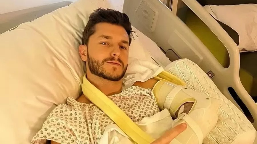 Klebber Toledo é hospitalizado e recebe apoio de Camila Queiroz