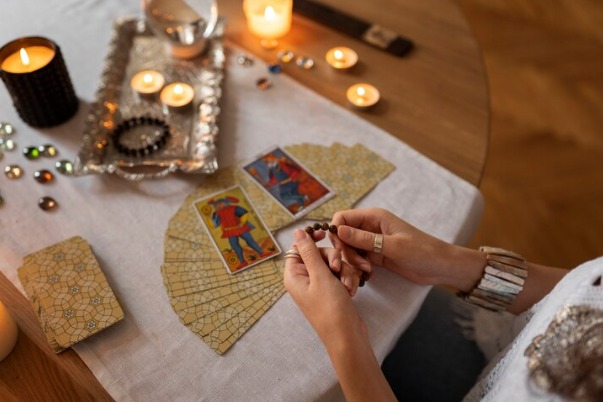 Mulher perde R$ 200 mil em golpe de cartomante em SC 