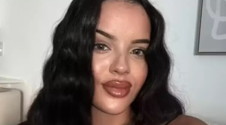 Influencer de 22 anos é presa após exibir produtos furtados no Tiktok