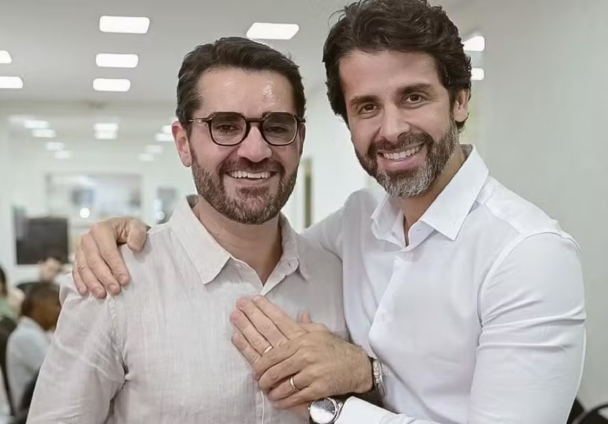 Jornalista da Globonews, Marcelo Cosme se casa com médico Frankel Brandão 