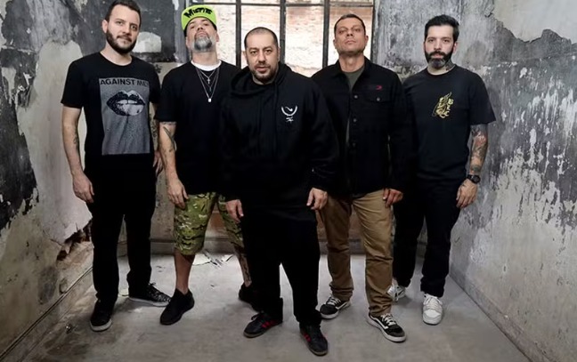 Van com membros da banda CPM 22 é roubada no Rio