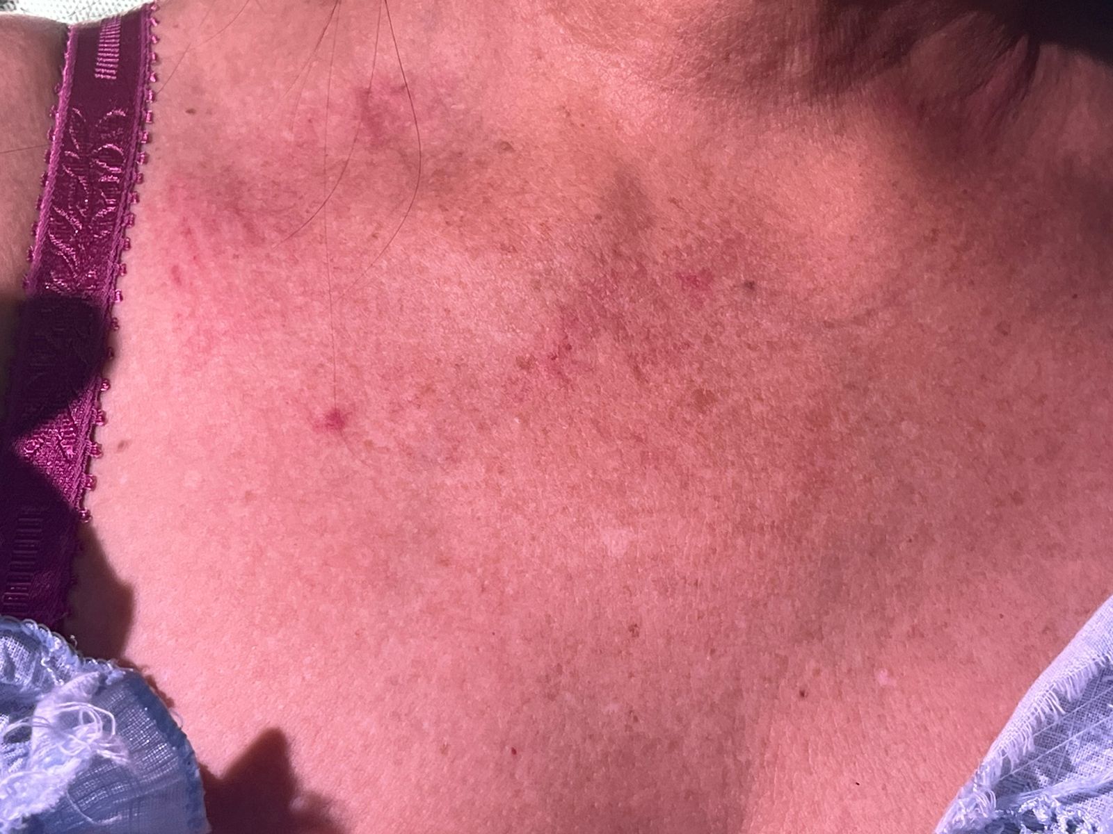 Mulher tem cordão arrancado do pescoço durante assalto no Centro de Manaus