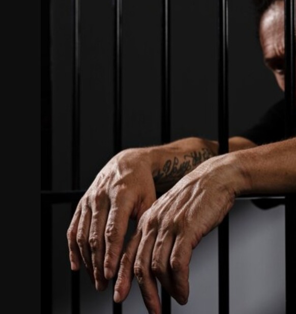 Homem é condenado a mais de 30 anos de prisão por matar vizinha e furtar celular em Manaus