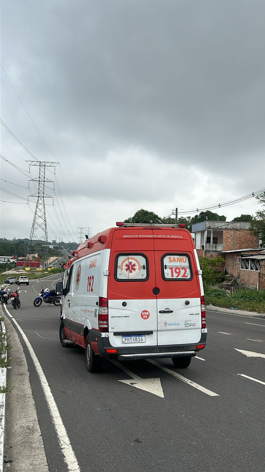 Acidente entre motocicletas deixa dois feridos na Avenida das Torres
