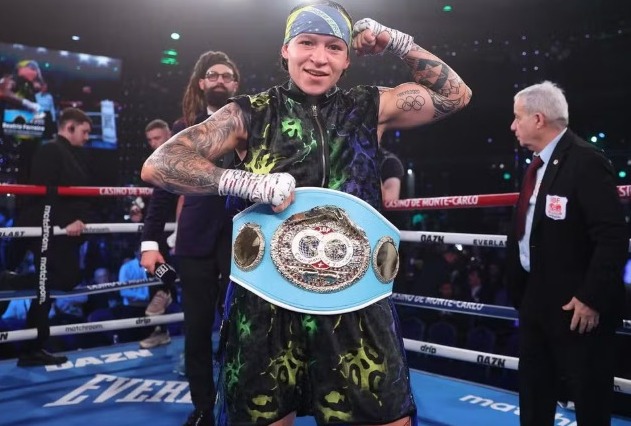 Bia Ferreira vence em primeira defesa do título mundial de boxe
