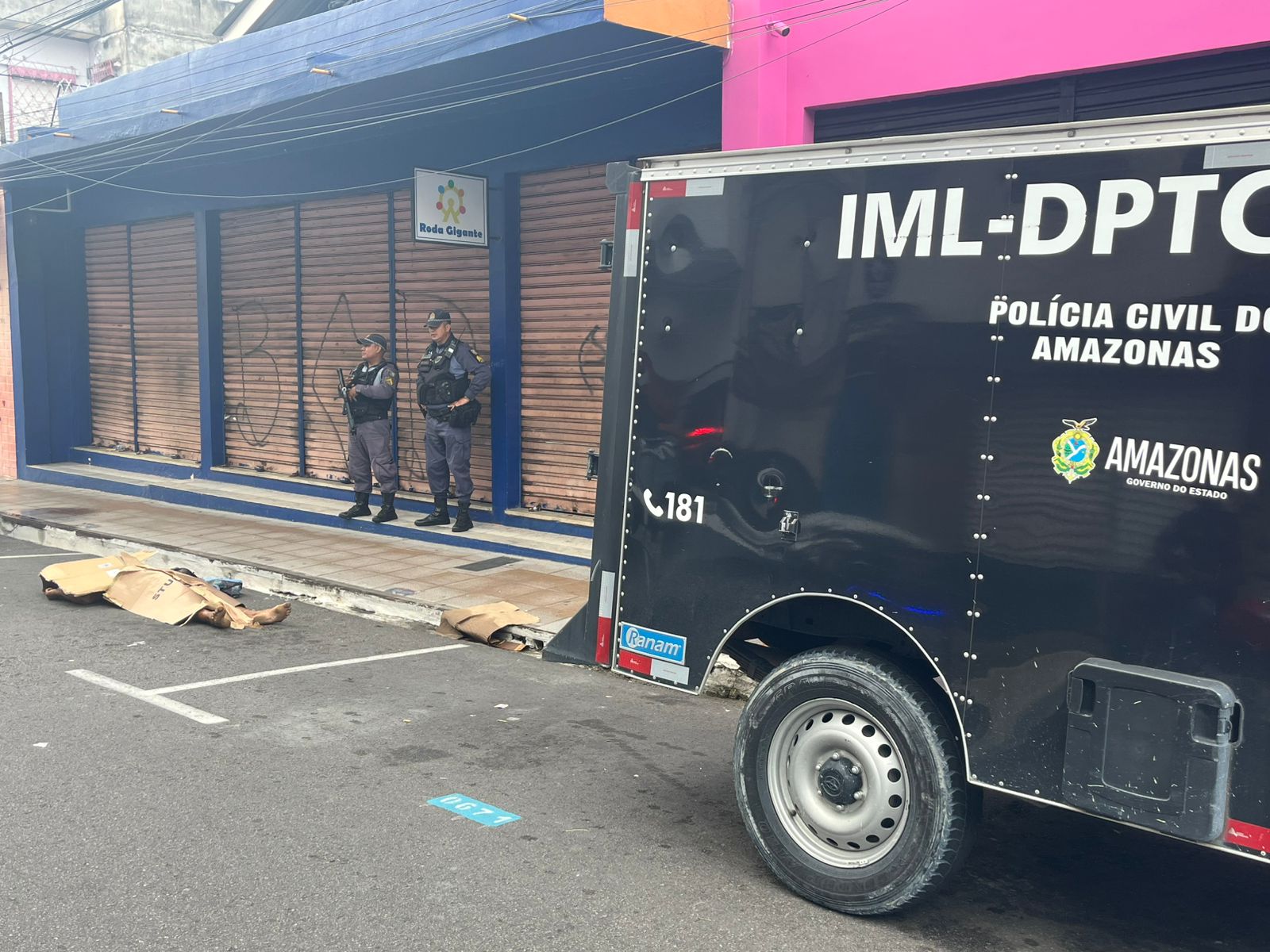 Homem é encontrado morto na frente de loja no centro de Manaus