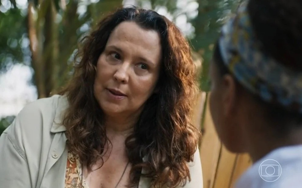 Ana Beatriz Nogueira abandona "Mania de Você" e revela motivo