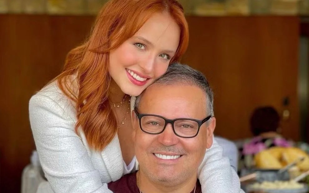 Pai de Larissa Manoela manda indireta após 3º casamento da atriz