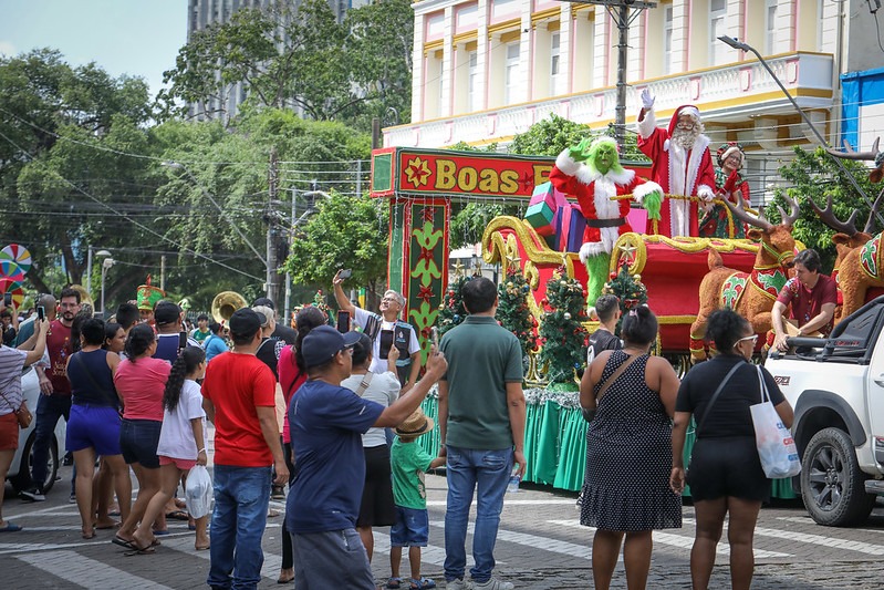 'Parada Natalina’ movimenta o centro de Manaus