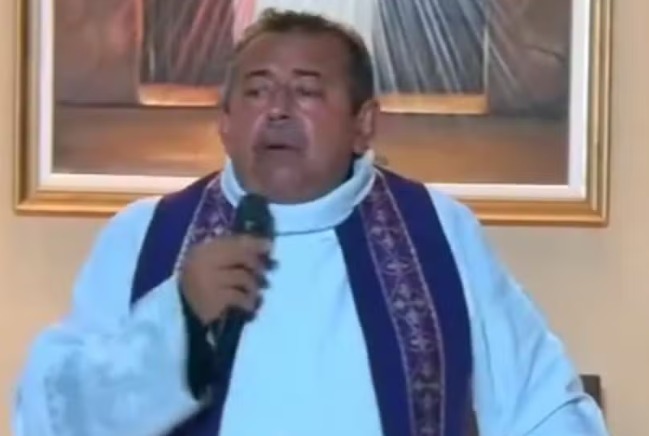 Padre critica ‘troca’ de Jesus por Papai Noel no Natal: "sociedade imunda"