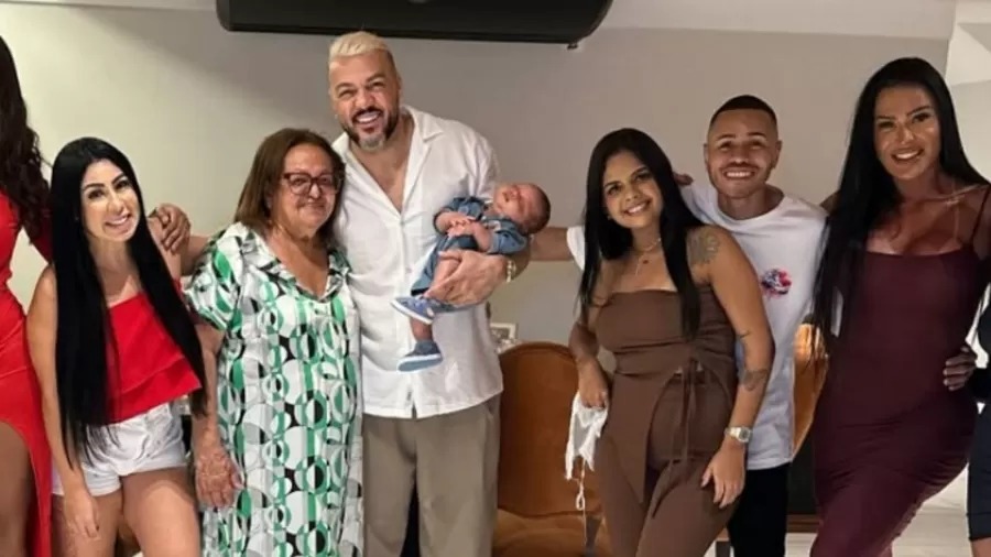 Separados, Gracyanne Barbosa e Belo passam Natal juntos