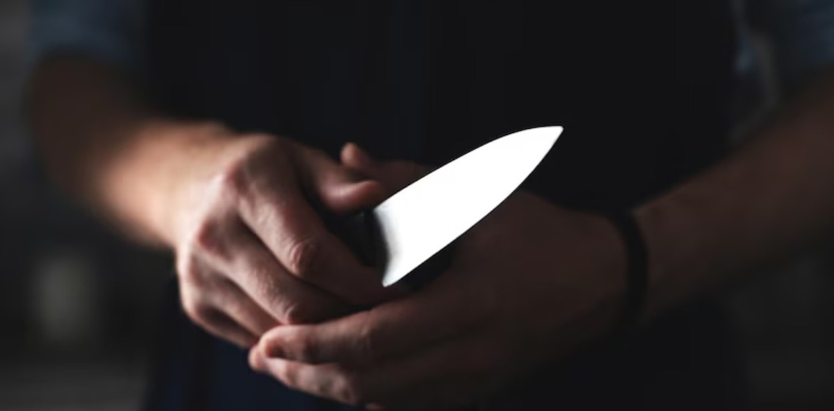 Jovem é preso por esfaquear primos de 9 e 13 anos