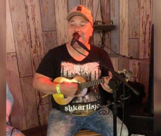 Cantor de pagode morre em acidente de trânsito; motorista é preso