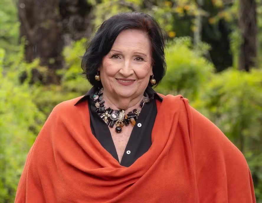 Dona Déa anuncia aposentadoria e saída do Domingão