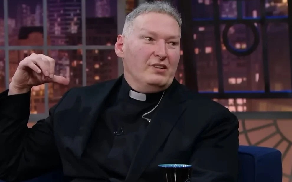 Criminosos aplicam golpes com imagem de padre Marcelo Rossi 