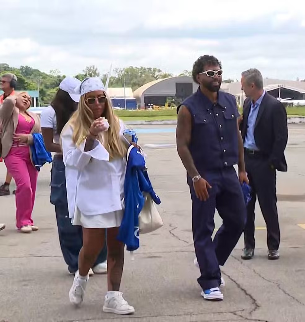 Gabigol chega ao Minerão acompanhado de Rafaella Santos e confirma namoro 