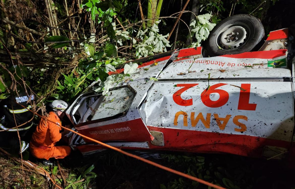 Acidente com ambulância do Samu deixa mortos e feridos na BR-174