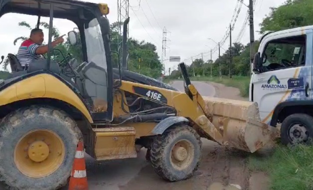 Com retroescavadeira, homem ameaça funcionários da Amazonas Energia