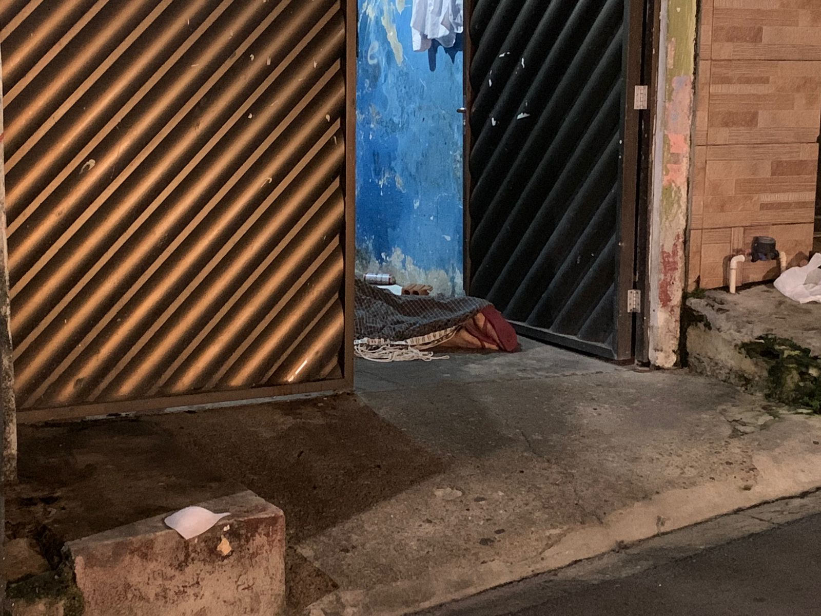 Mulher é ordenada a tirar filho do colo e é executada em Manaus