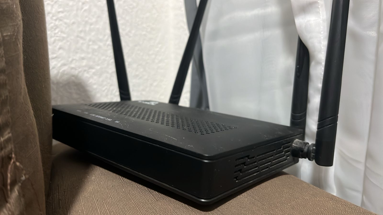 Idosa é agredida pelo marido por não dividir senha do Wi-Fi 