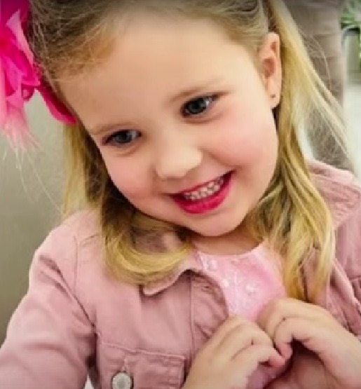 Menina de 4 anos é morta a facadas pela própria irmã