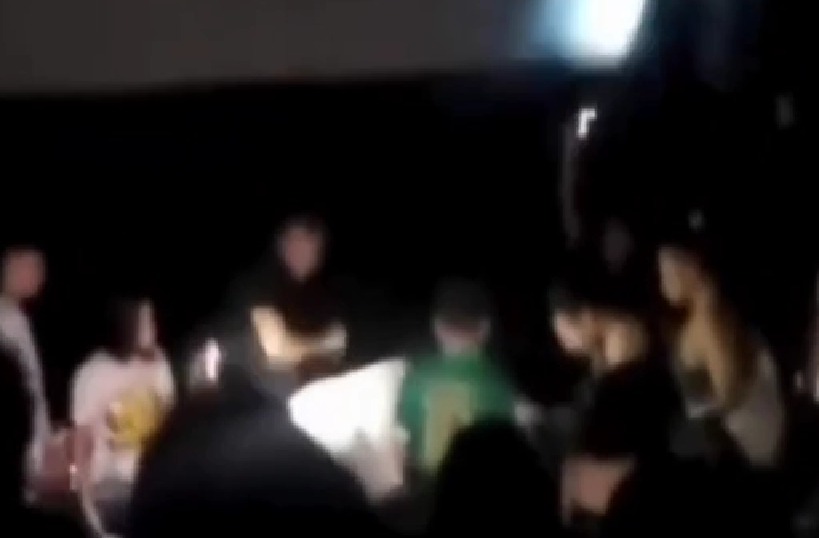 Teto de cinema desaba durante sessão e deixa feridos