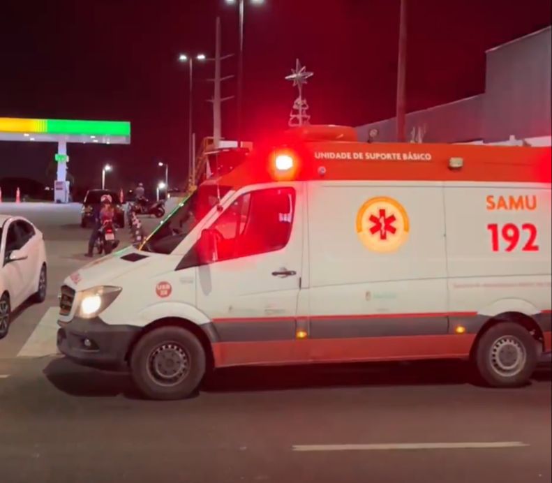 Colisão entre motos deixa um ferido na Avenida Cosme Ferreira