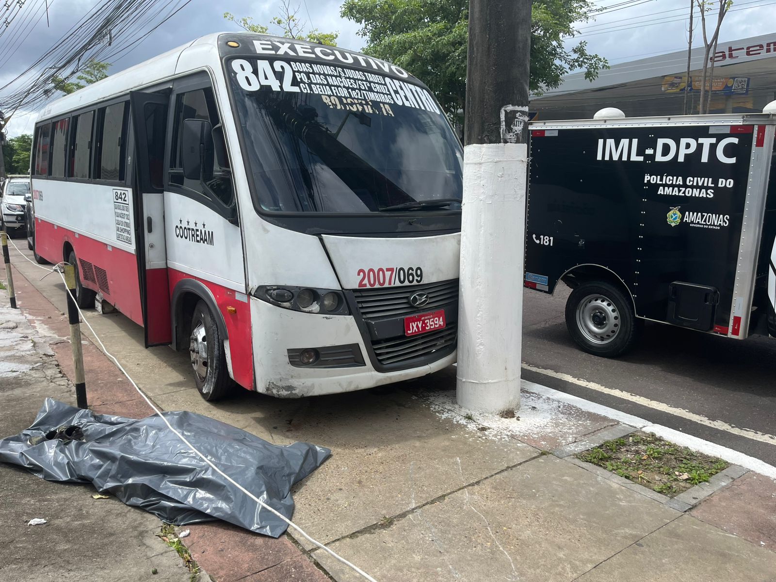 Homem morre atropelado por micro-ônibus na Av. Djalma Batista
