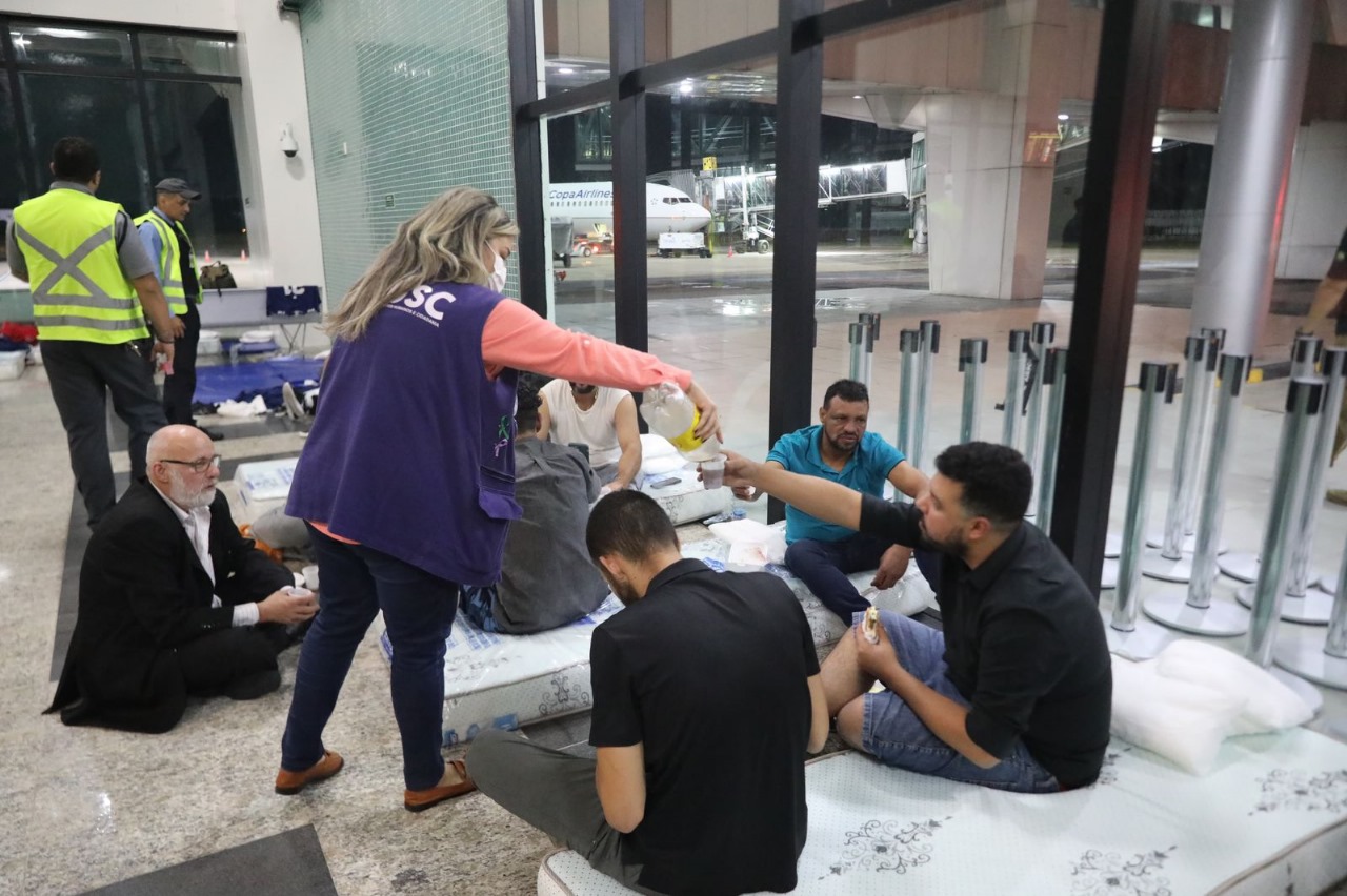 Passageiros deportados dos EUA recebem acolhimento do governo em Manaus