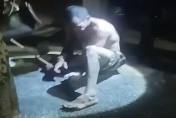 Homem é capturado e amarrado a poste depois de agredir morador em assalto