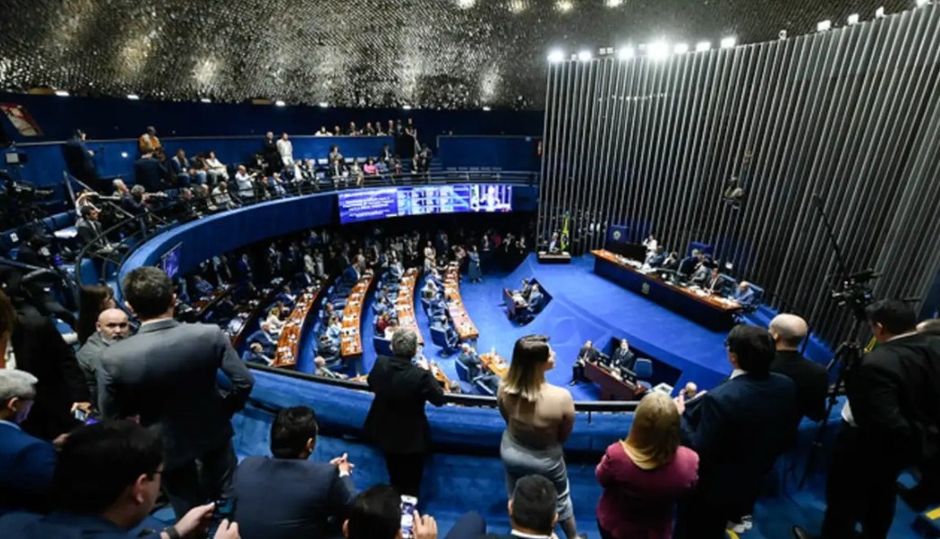 Lula parabeniza Alcolumbre por vitória na presidência do Senado