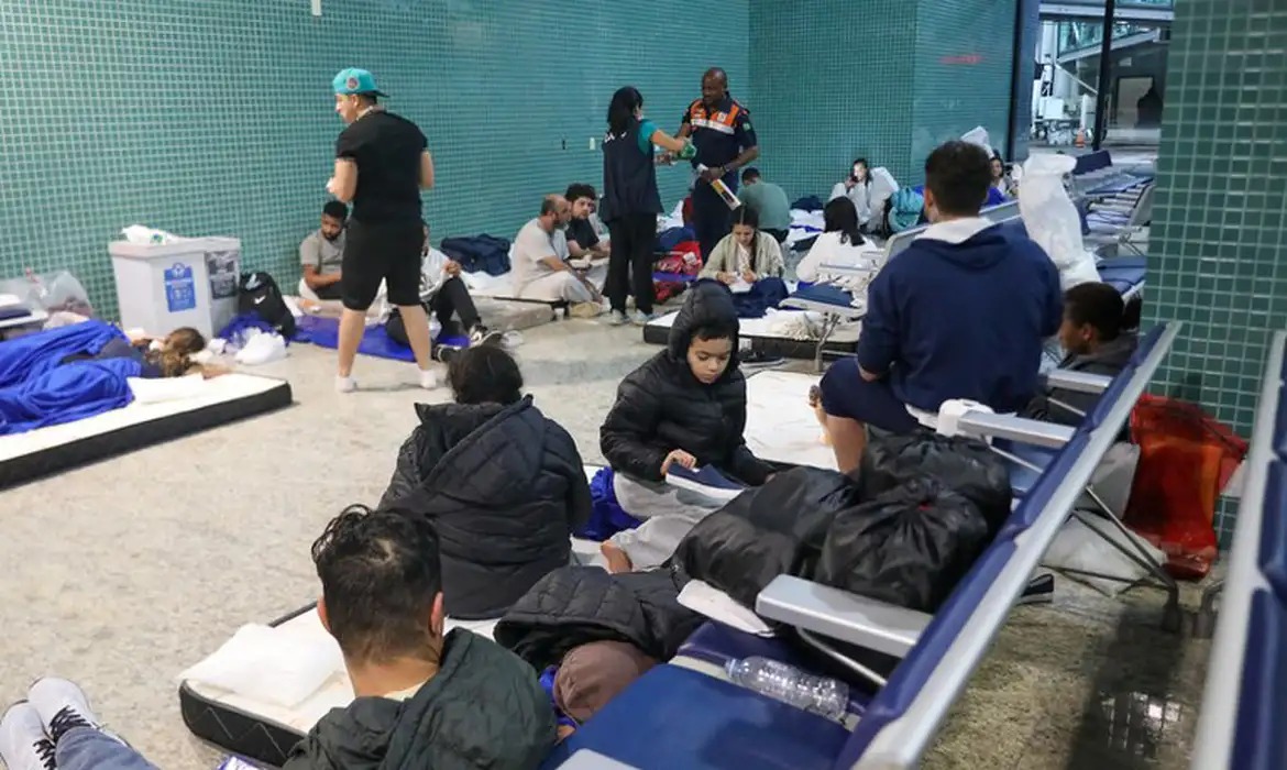 Segundo voo com brasileiros deportados dos EUA chega hoje ao Brasil 