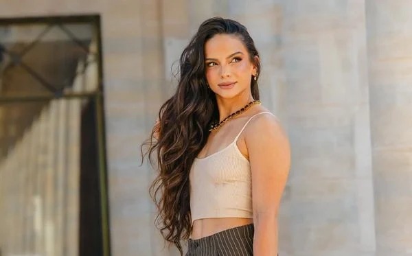 Após expor traição, Natinha é acusada de ter sido amante de jogador casado