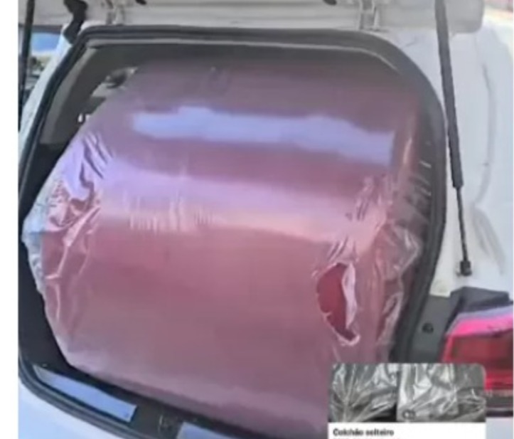 Mãe e filha são detidas por venderem colchões doados a vítimas de enchente