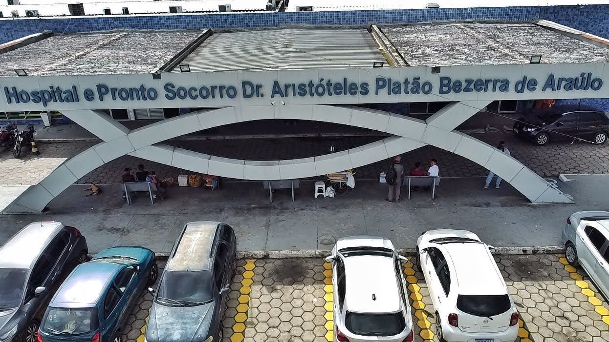 Dupla é baleada após sequestrar motorista de app e roubar moto em Manaus