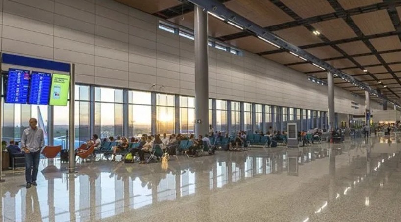 Nove voos são cancelados após problema técnico em avião