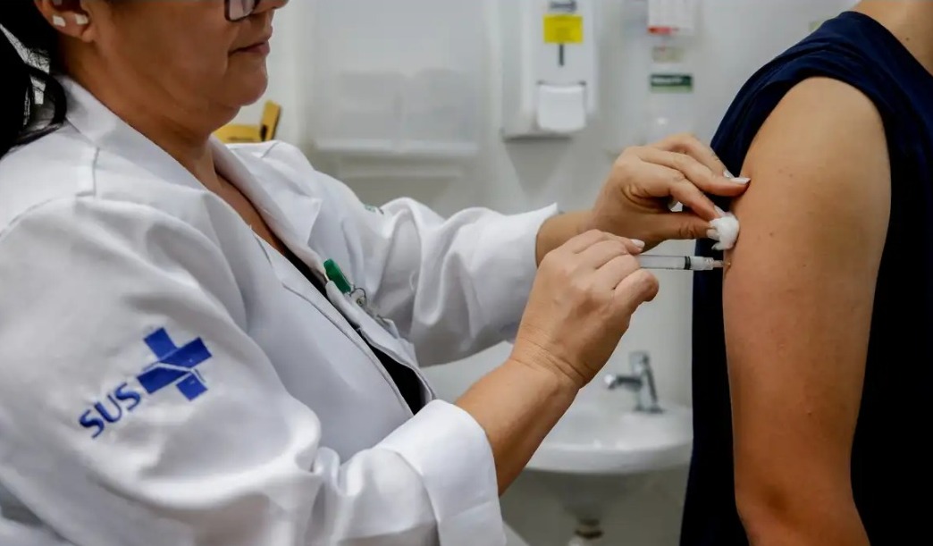 Ministério da Saúde amplia idade para receber vacina contra a dengue