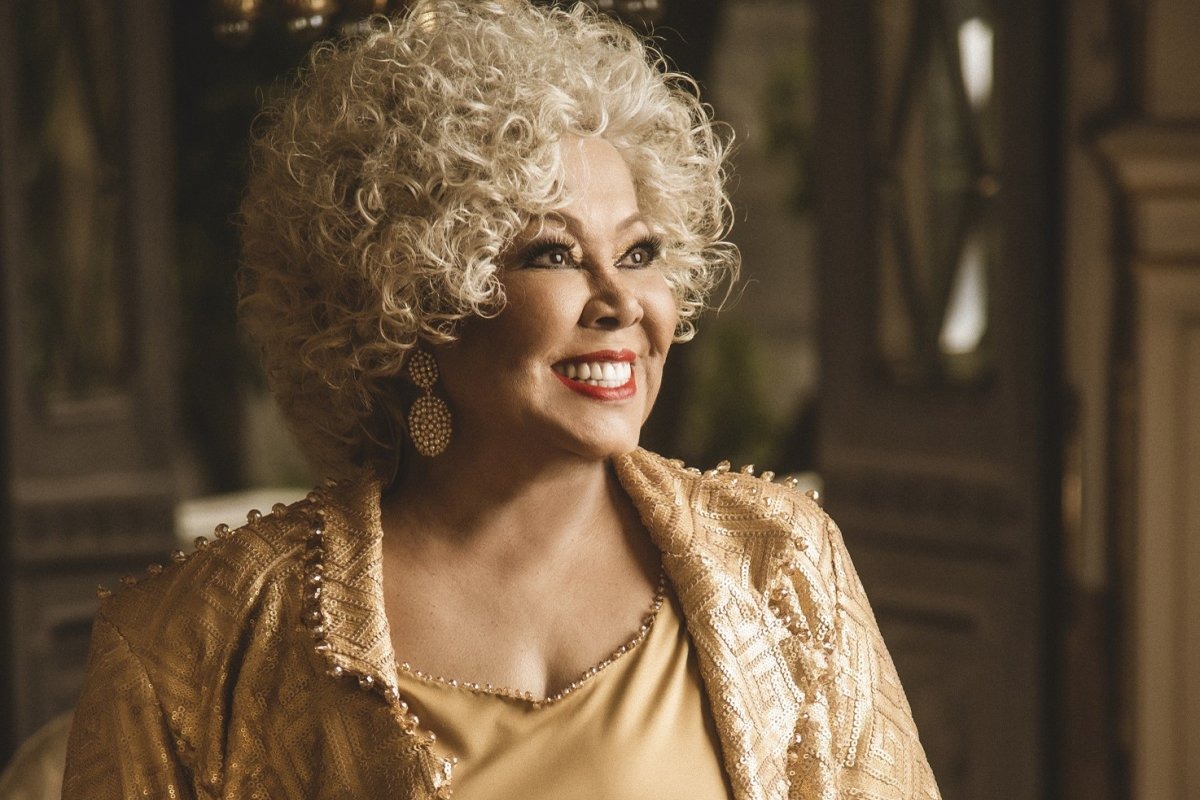 Alcione passa mal em show e apresentação em Pernambuco é interrompida