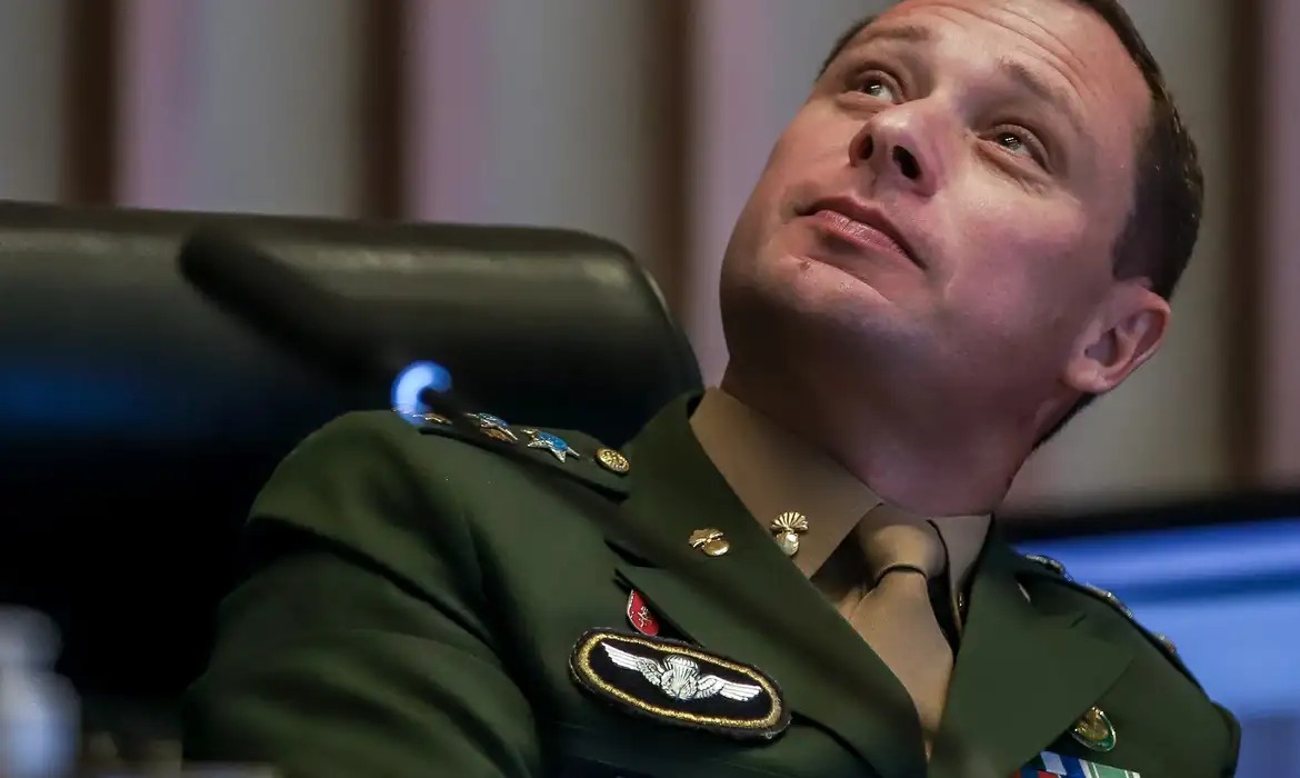 Cid tentou blindar Braga Netto nos primeiros depoimentos da delação