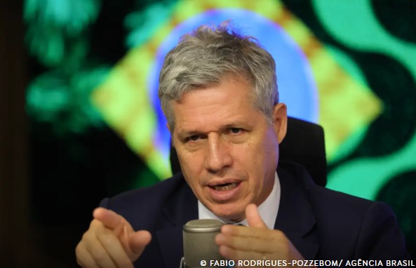 Alimentos estão mais baratos, mas preços devem cair mais, diz ministro