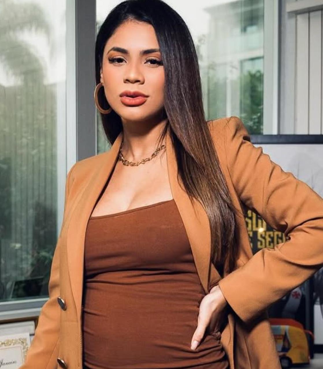 Lexa completa 30 anos e lamenta morte da filha: "em meio às lágrimas"