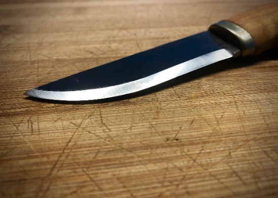 Avô beija neto de 9 meses na boca e mata genro após ser repreendido por ato