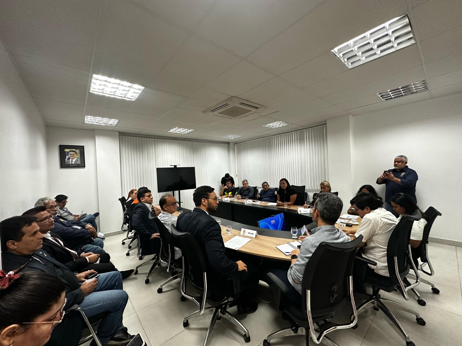 Prefeitura intensifica combate à poluição visual em Manaus