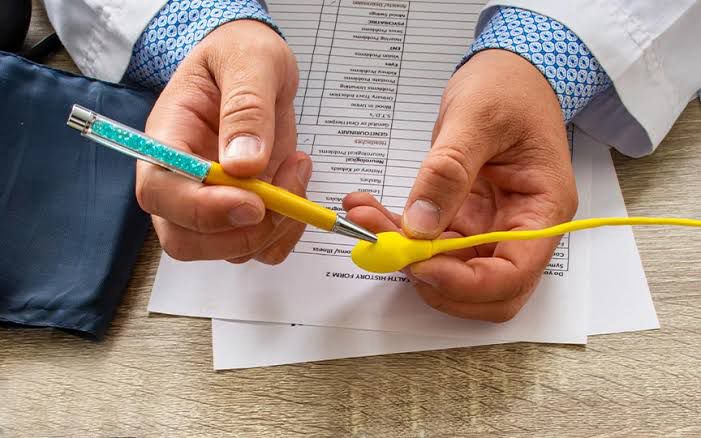 Vasectomia pode melhorar vida sexual dos homens, afirma urologista 