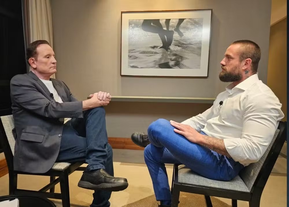 Rafael Cardoso fala pela primeira vez sobre polêmicas e revela vício em álcool e drogas