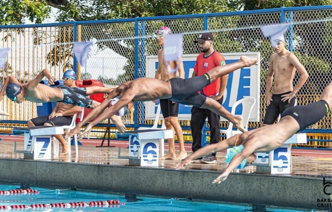 Natação amazonense abre temporada com premiações e torneio
