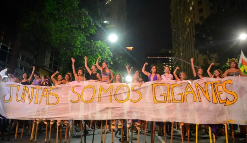 Marchas pela igualdade de gênero reúnem mulheres pelo mundo