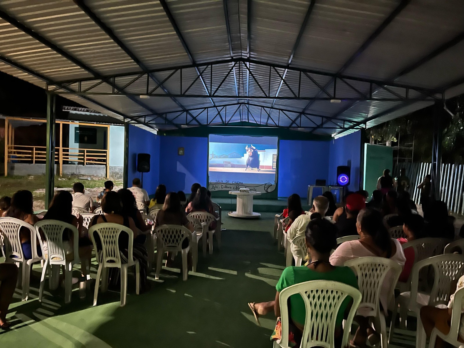 Cinema de rua transforma comunidade ribeirinha com cultura e arte