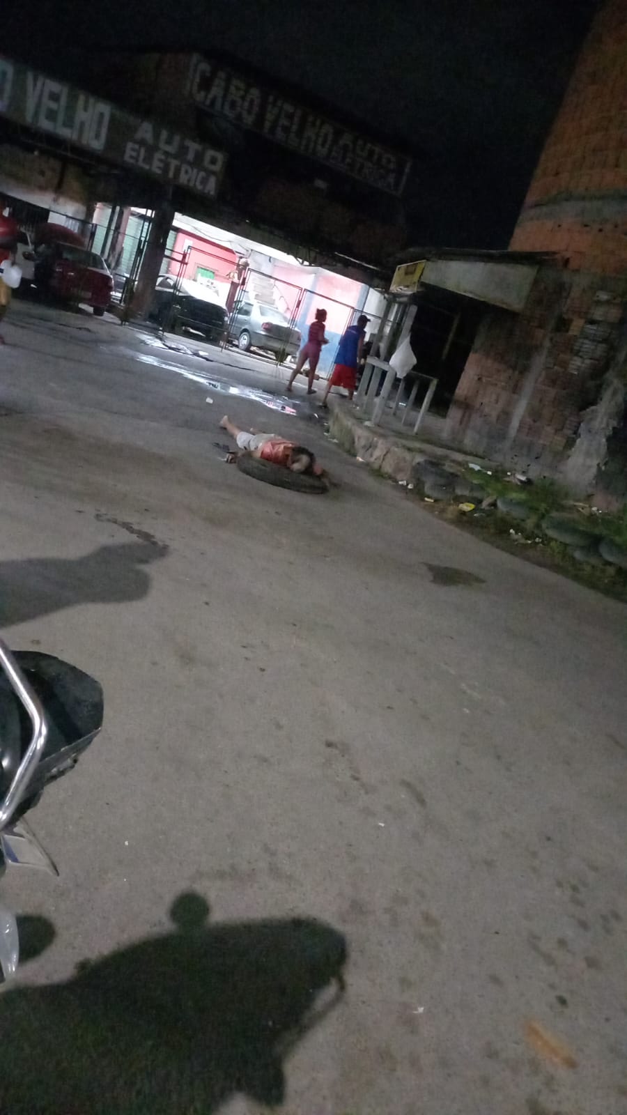 Trabalhadores encontram homem morto no meio da rua no Jorge Teixeira 