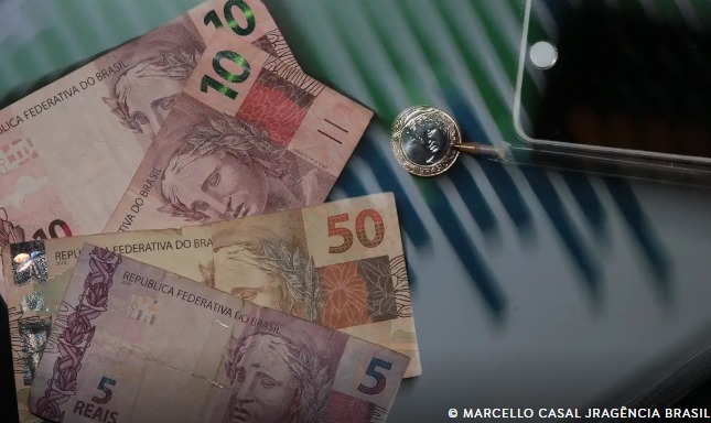 IRPF 2025: confira calendário de pagamento de restituições